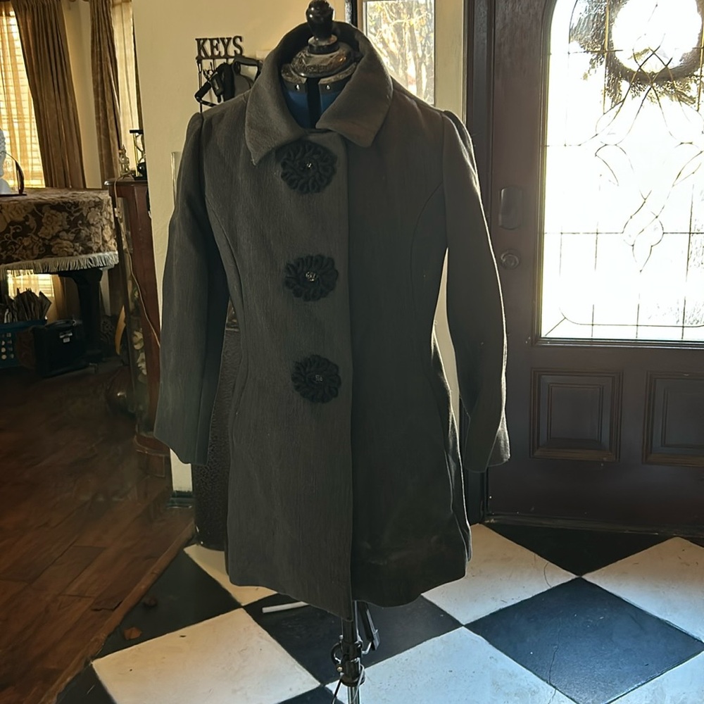 Beautifully grey coat jacket It will keeo you nice and warm.